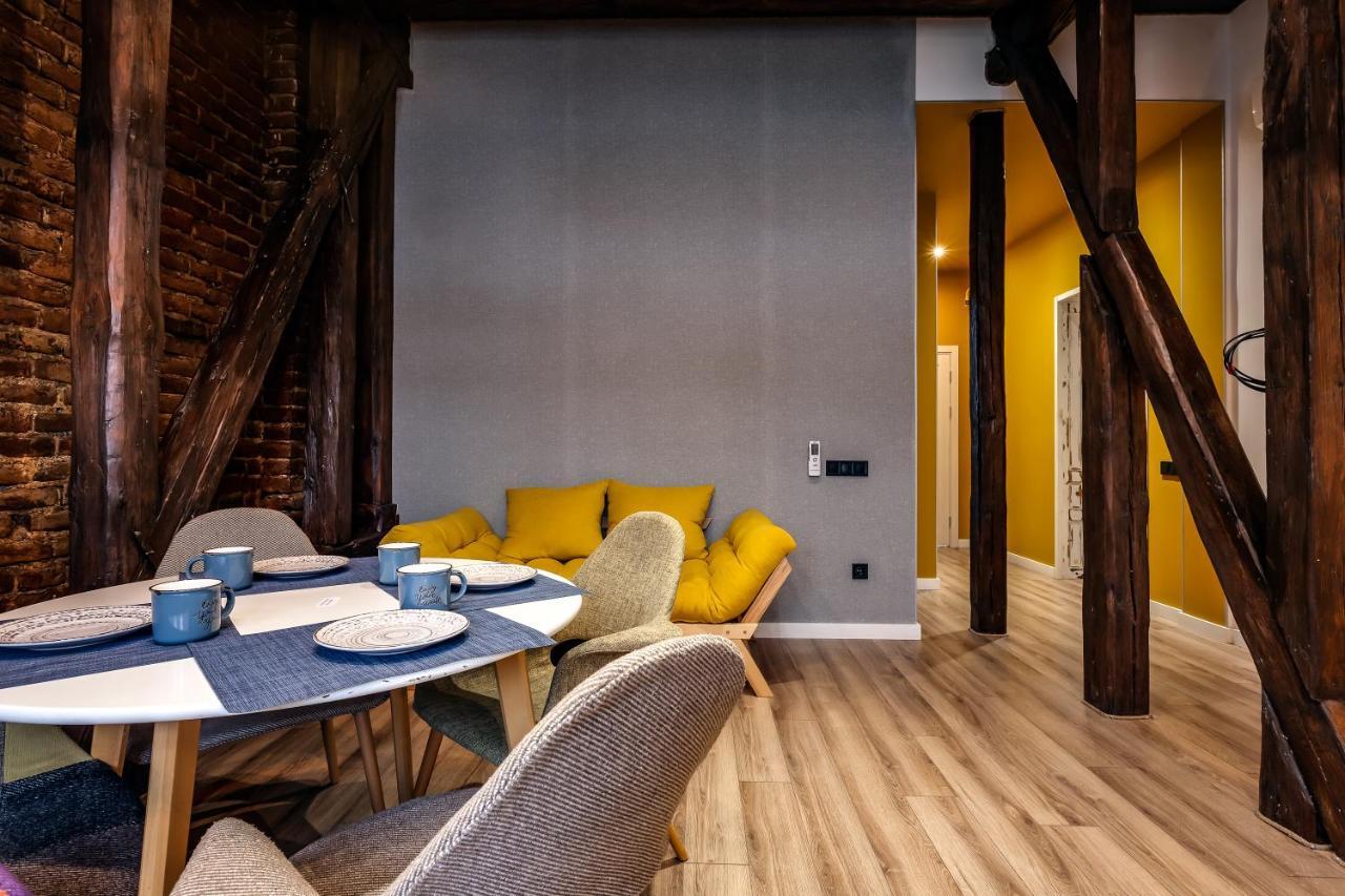 Leogrand Apartments On Kniazia Romana 6 Лвив Екстериор снимка