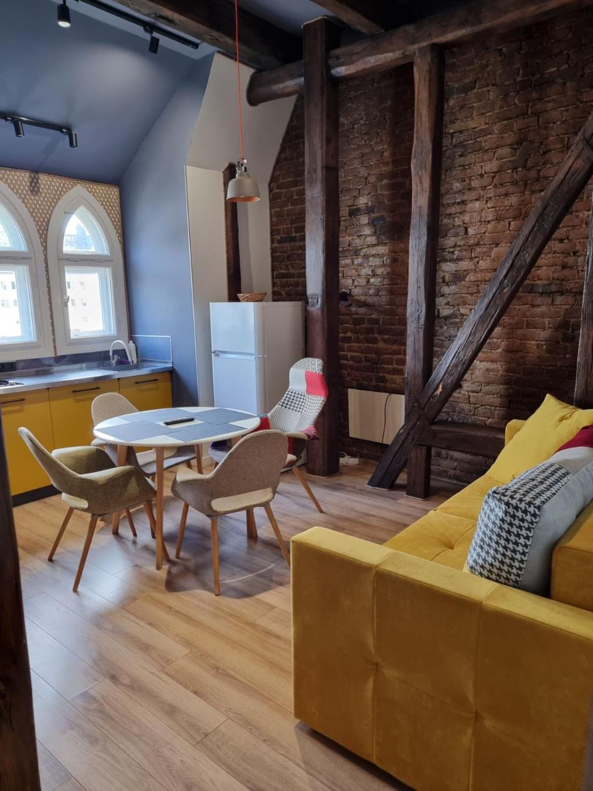 Leogrand Apartments On Kniazia Romana 6 Лвив Екстериор снимка